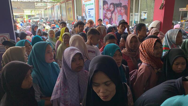 Kades di Jember belanja Lebaran.