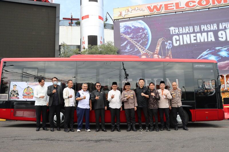 Shuttle bus wisata.