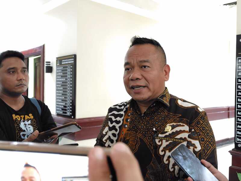 DPRD Surabaya.