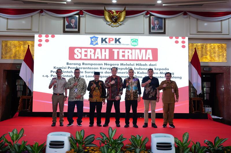 Hibah tanah.