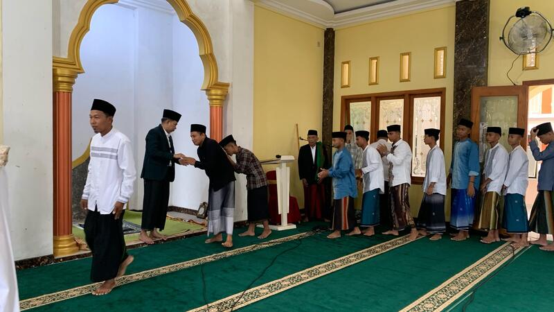 Tinggalkan Pendapa, Bupati Jember Pilih Lebaran Sederhana di Kampung Halaman 2 Bupati Jember salat Id.