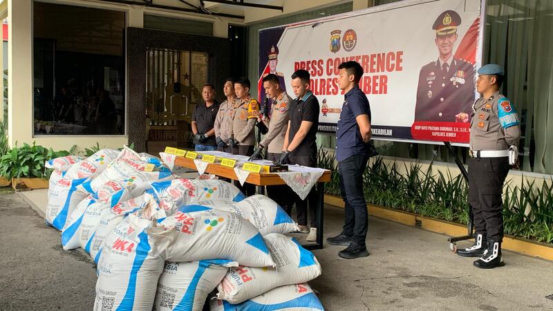 Kronologi Amankan Pelaku Penyelewengan Distribusi Pupuk Subsidi di Jember 1 Pupuk subsidi.