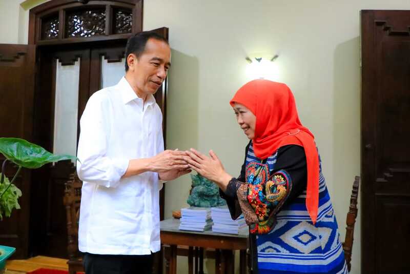 Kunjungan Khofifah ke rumah Jokowi.