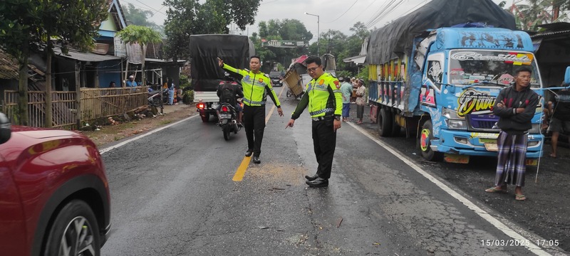 Kronologi Kecelakaan Beruntun di Jalan Jember-Banyuwangi, Sopir Cedera Parah 2 Kecelakaan beruntun di Jember.