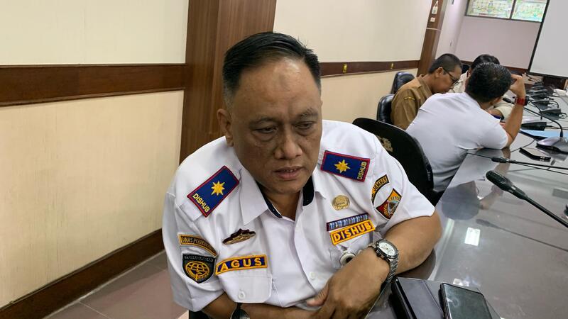 Retribusi parkir.