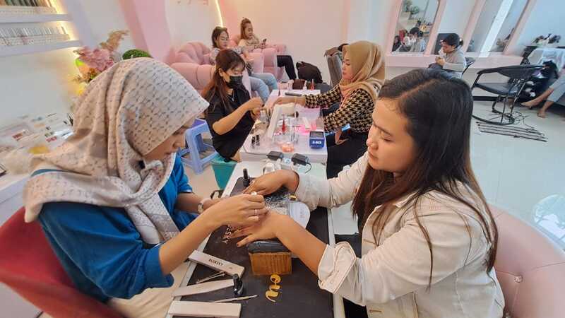 Bisnis kecantikan di Tuban.