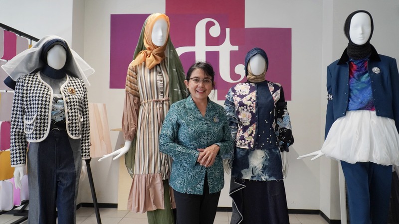 Baju baru.
