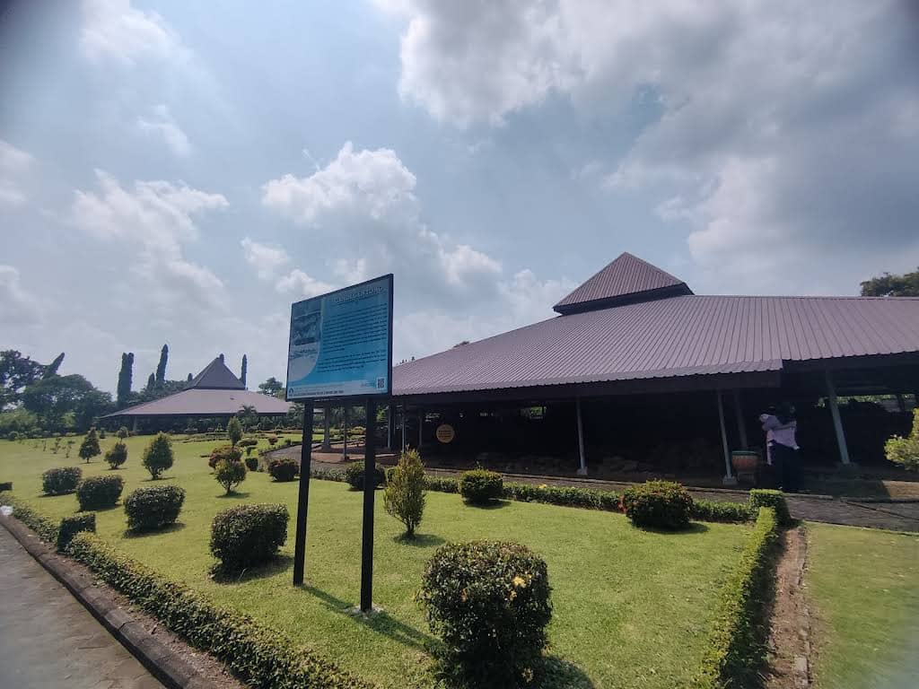 Candi Gentong Majapahit.