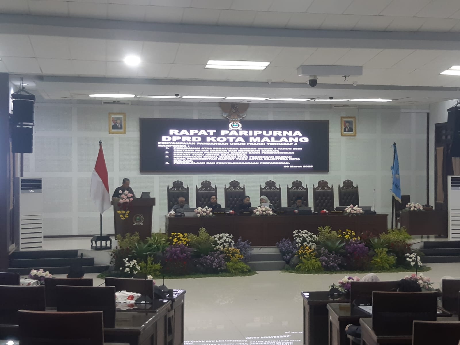 rapat paripurna 1