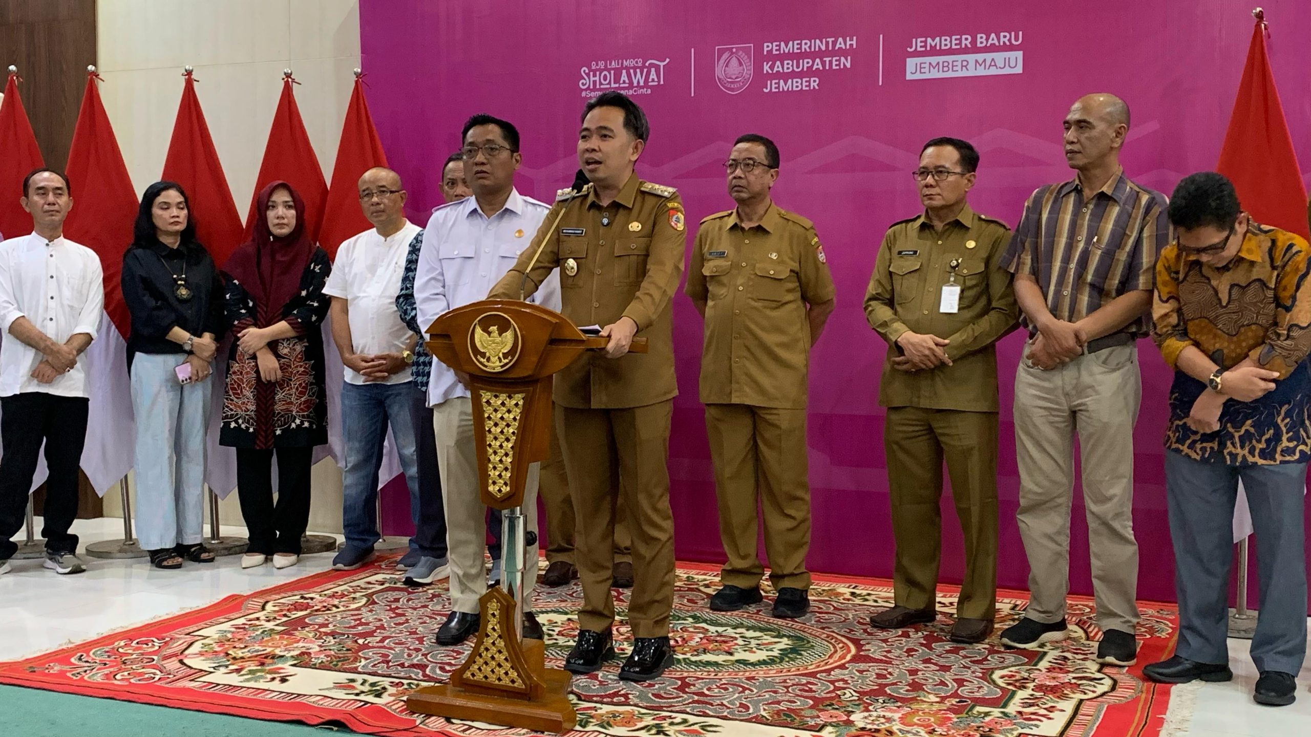 Wadul Gus E Jadi Command Center Wadahi Aspirasi Masyarakat Jember 1 Bupati Jember, Gus Fawait bersama Ketua DPRD Jember, Ahmad Halim beserta kepala OPD di Kantor Pemkab. (Foto: Diki Febrianto)