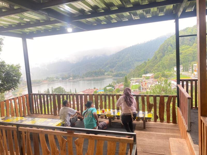 Kopi Magetan dekat Telaga Sarangan.