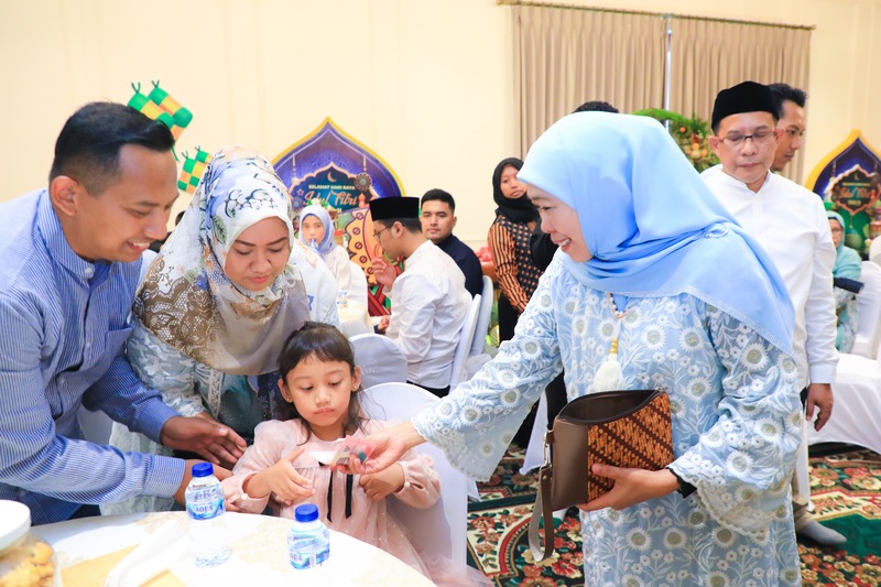 Gubernur Jawa Timur Khofifah open house.