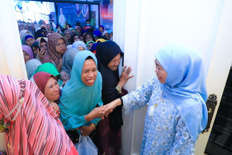 Gubernur Khofifah open house.