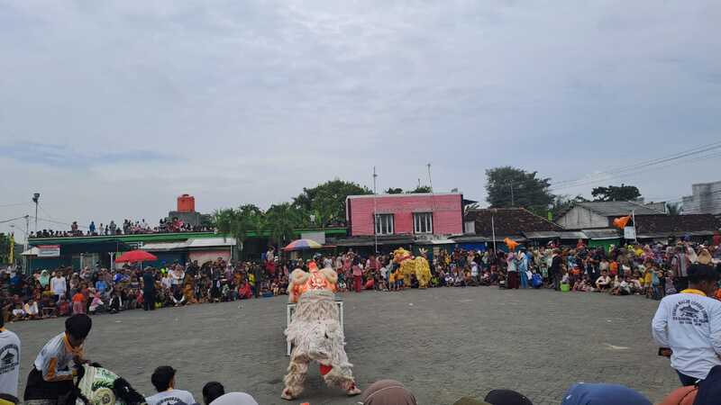 Meriahkan Haul, Peserta Khitanan Massal dan Pawai Seni Warnai Tuban 7 Khitanan massal haul di Tuban.