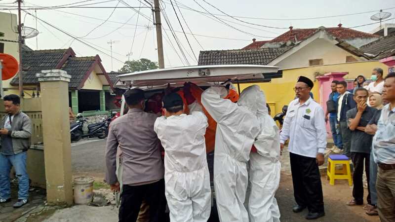 Mayat membusuk di Tuban.