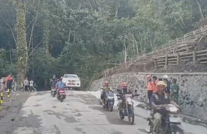 Jalur Pacet-Cangar Mojokerto Dibuka Lagi, Pakai Sistem Buka-Tutup 6 Jalur Pacet-Cangar.