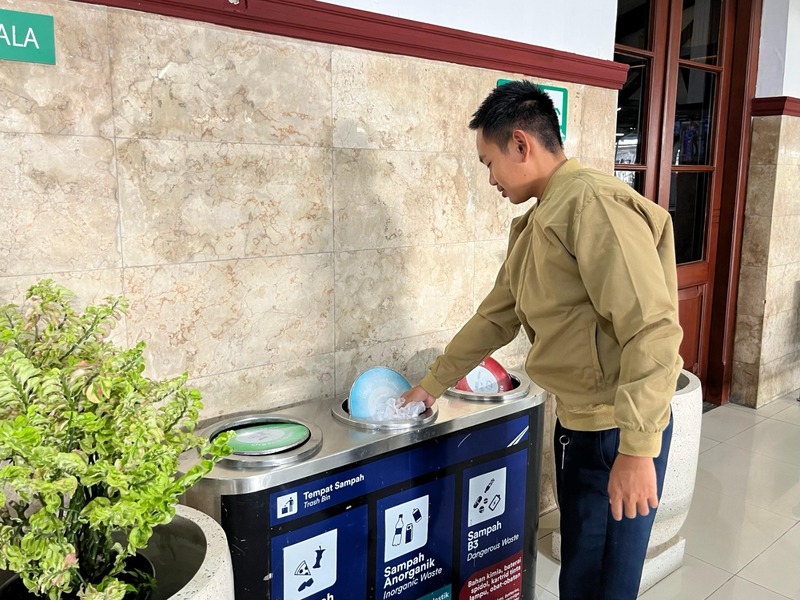 Prinsip ESG, Upaya Stasiun Jember Tingkatkan Layanan Ramah Lingkungan 2 ESG di Stasiun Jember.