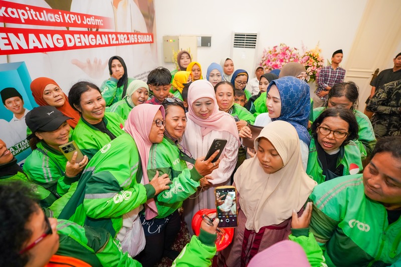 Open house Gubernur Jatim Khofifah.