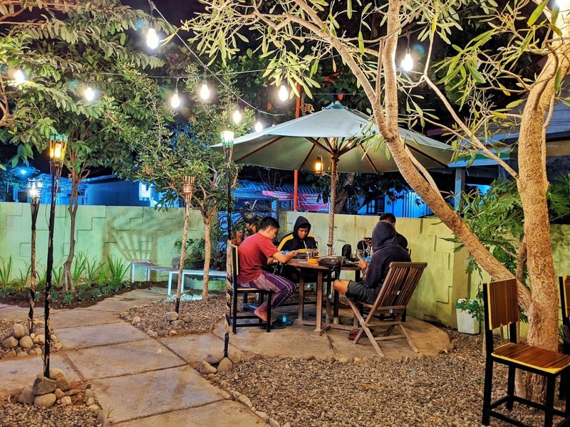 Tempat ngopi Ponorogo malam.