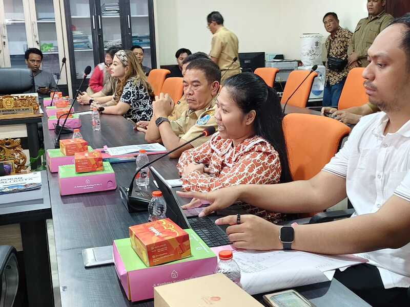 Bos UD Sentoso Seal Surabaya.