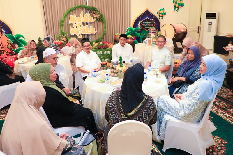 Khofifah open house.