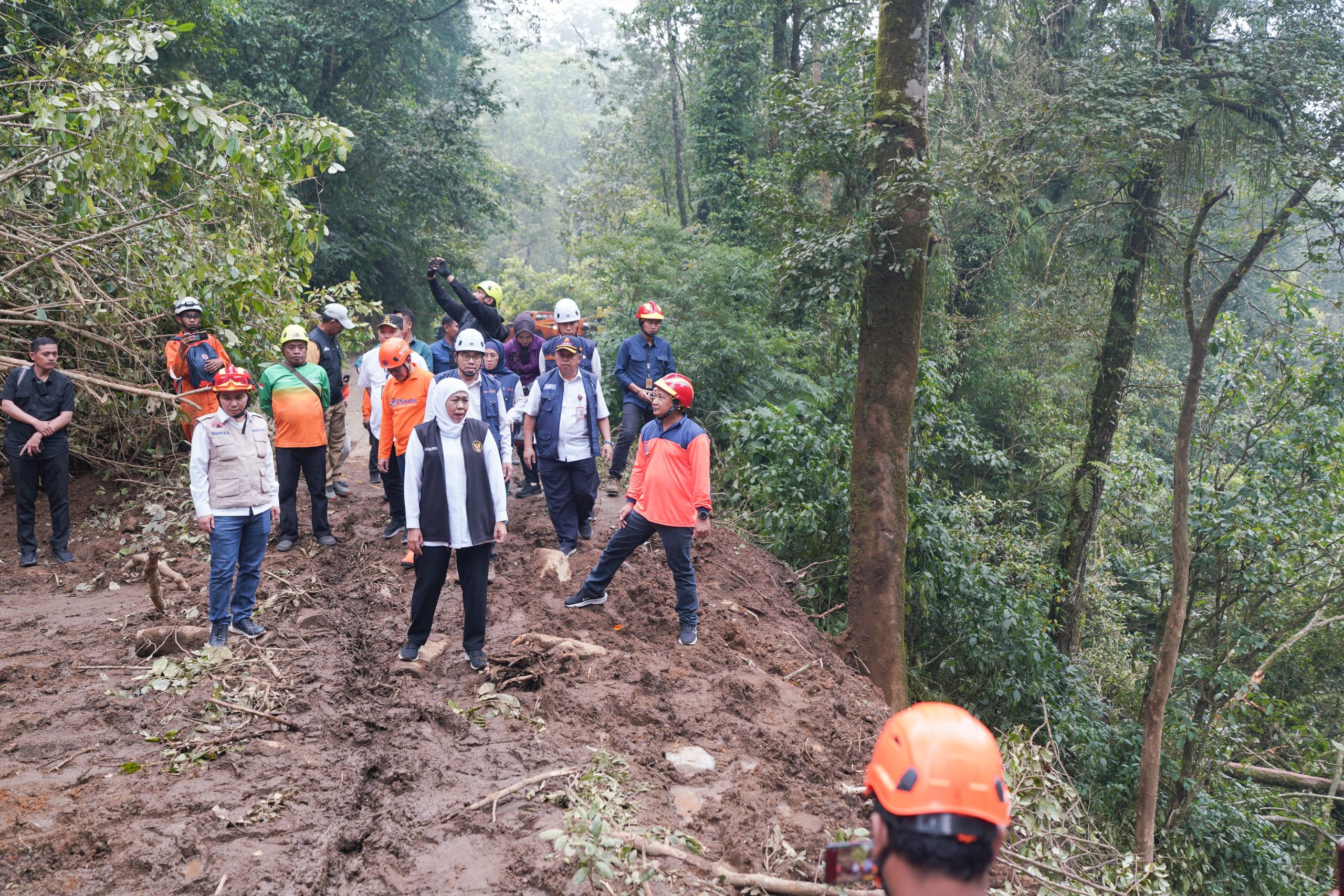 Longsor Cangar-Pacet
