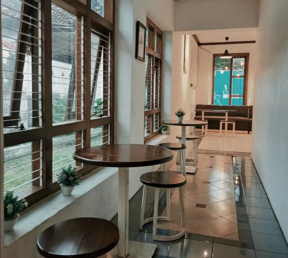 Segelast! Kopi: Tempat Nongkrong Minimalis yang Nyaman di Kota Pasuruan 2 Segelast! Kopi Kota Pasuruan 1