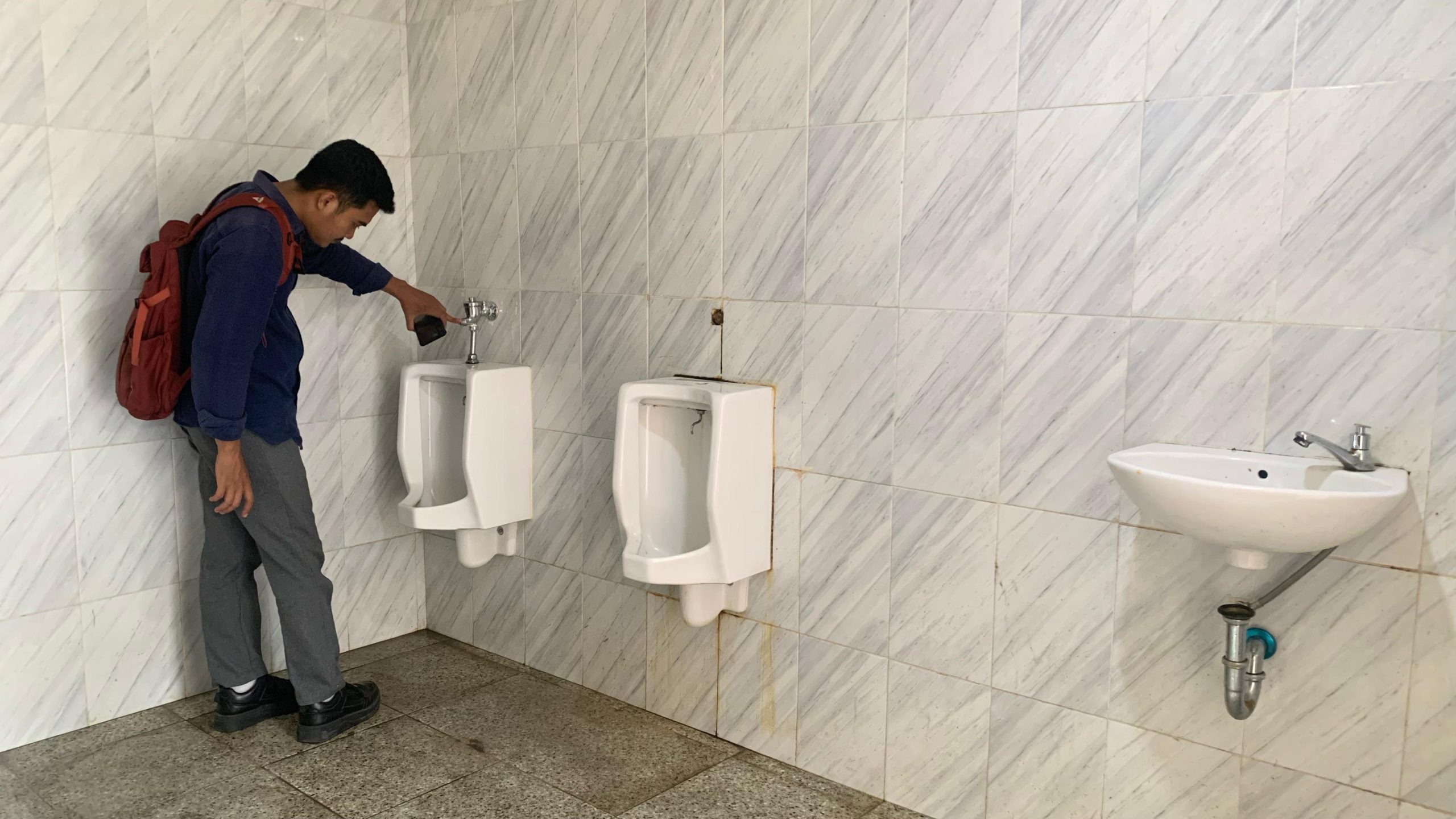 Fasilitas Sanitasi Alun-Alun Jember Nusantara Terabaikan, Kunjungan Wisatawan Terganggu Kondisi Toilet Rusak