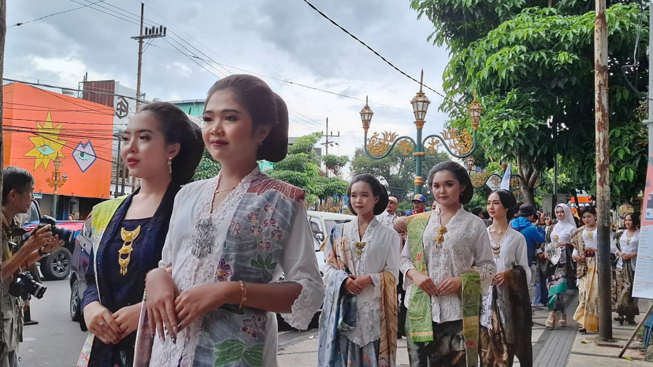Ketua DPRD Kota Malang Apresiasi Batik Fashion on The Street Kayutangan Heritage Libatkan Anak Muda 6 Batik Fashion on The Street