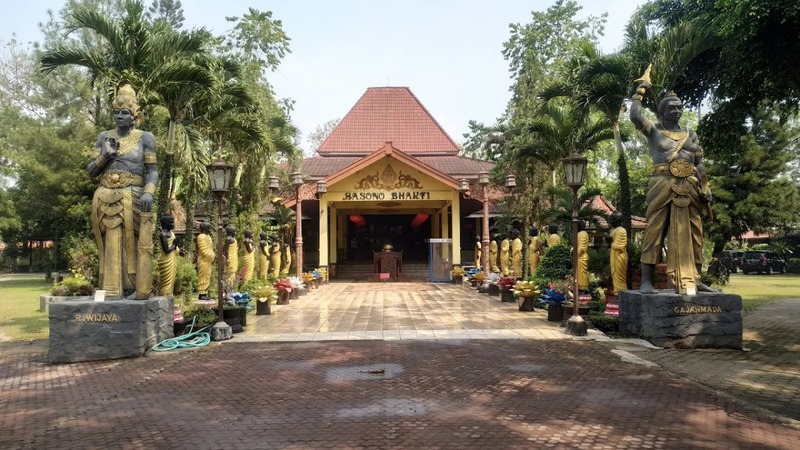Vihara Mojokerto.