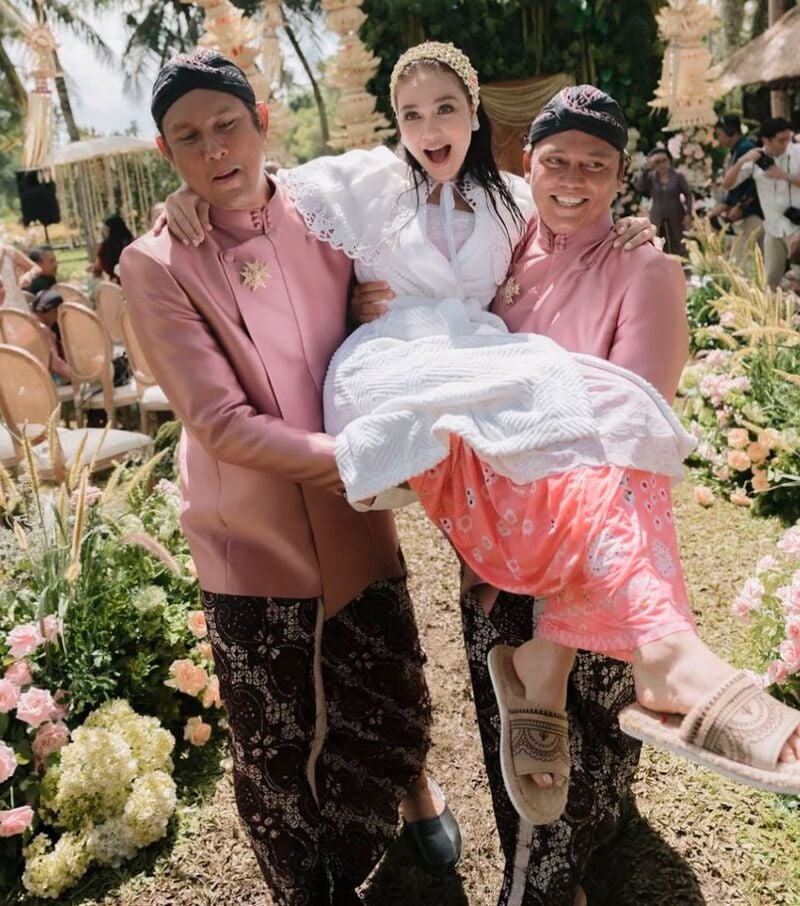 Luna Maya dan Maxime Bouttier.