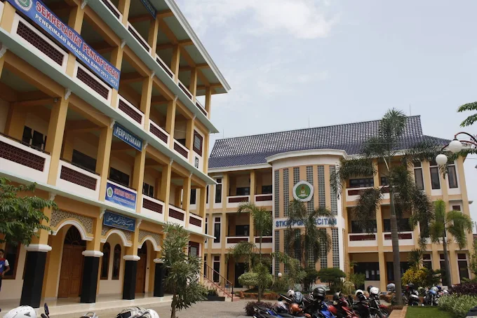 universitas di pacitan