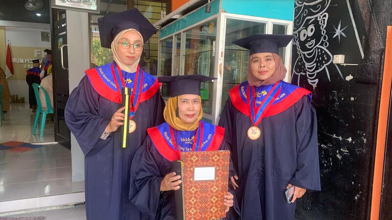 Nenek di Jember.