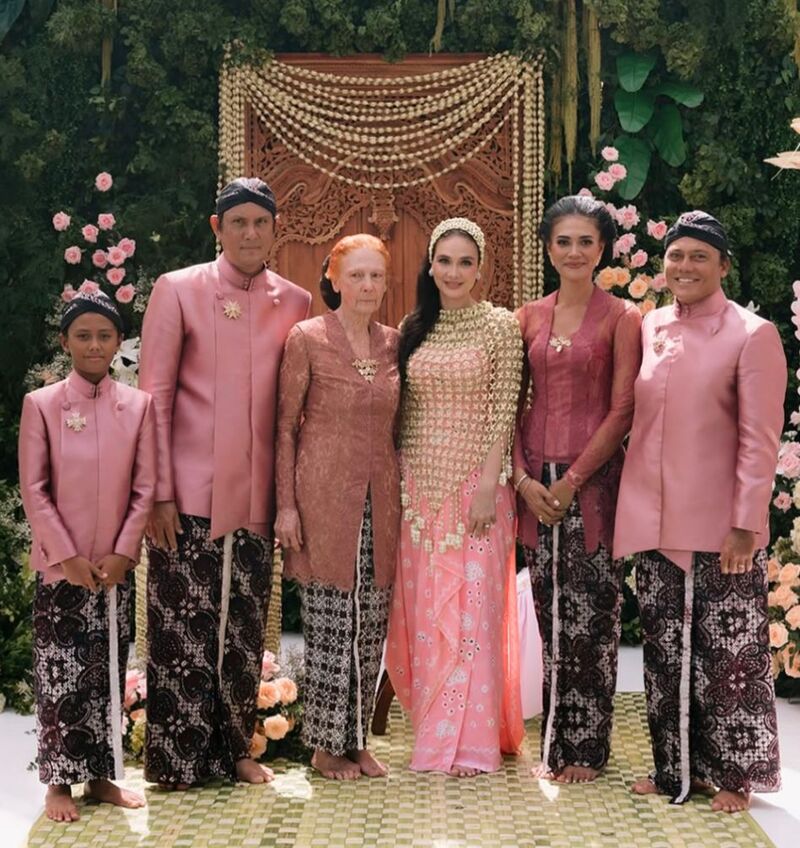 Luna Maya dan Maxime Bouttier Nikah di Bali, Ini Potret Haru Proses Siraman 3 Luna Maya nikah di Bali.