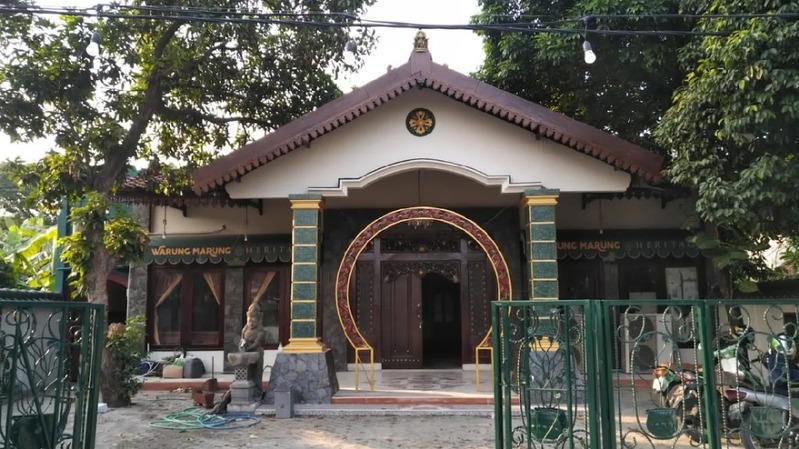Warung makan Mojokerto.