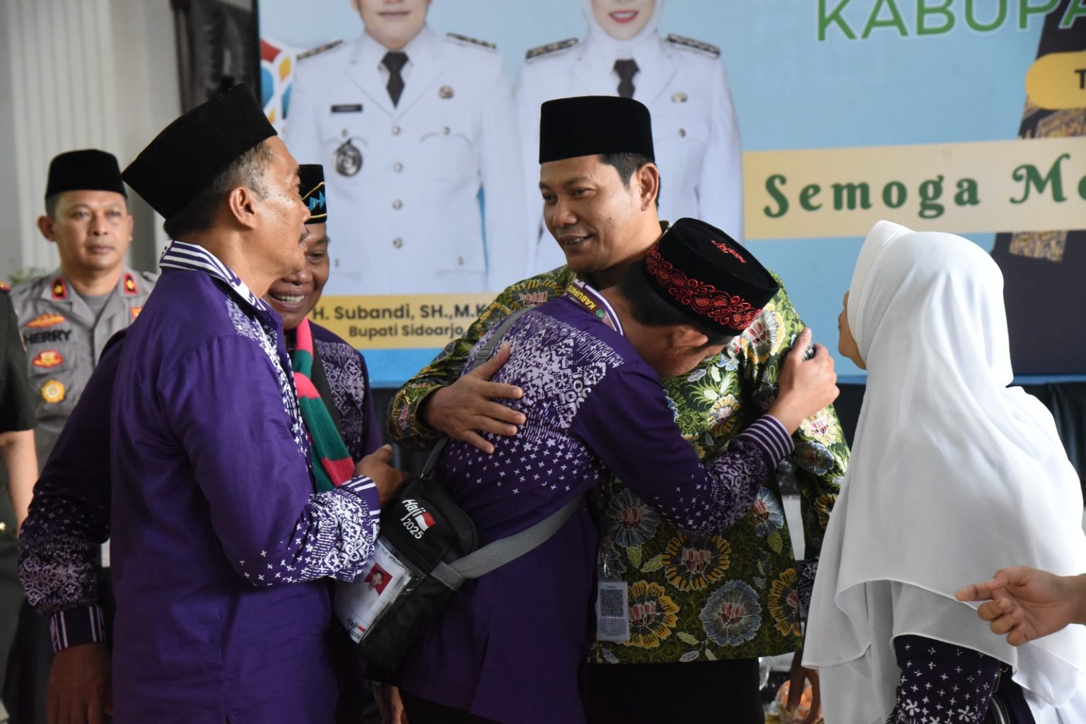 Bupati Sidoarjo Lepas 376 Jemaah Haji Kloter 11 2 Bupati Sidoarjo 1
