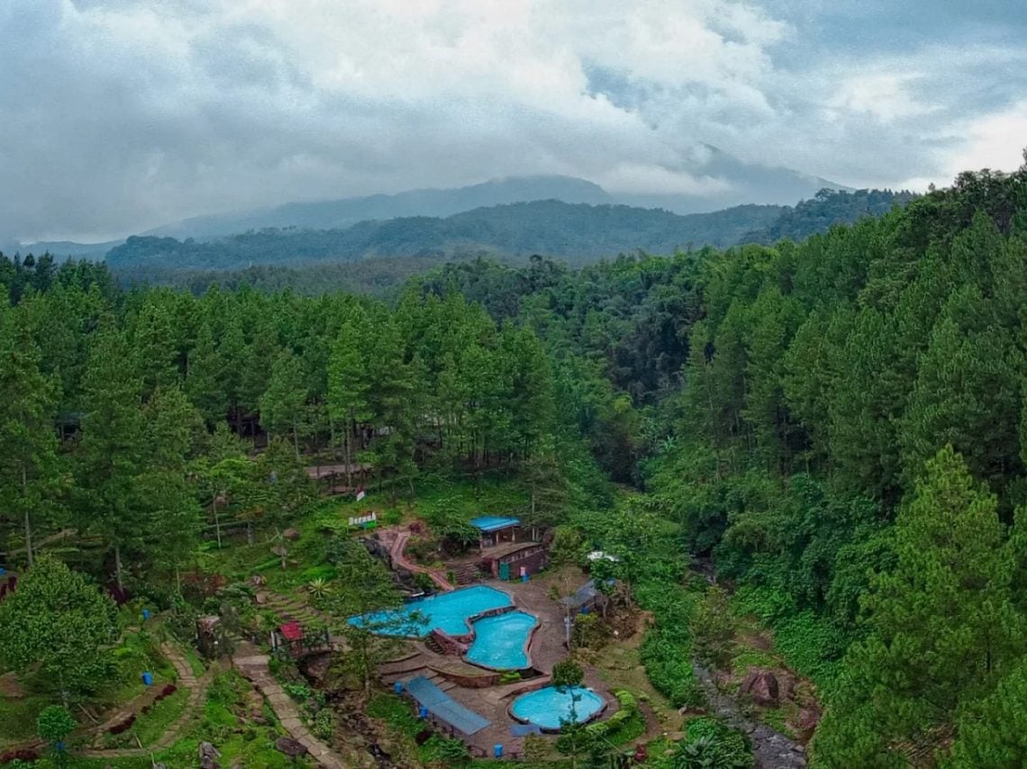 Suasana Sejuk di Tengah Hutan Pinus! Bernah de Vallei Mojokerto 1 Bernah de Vallei Mojokerto