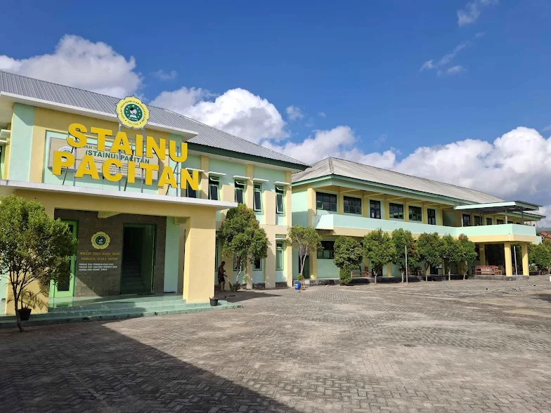 universitas di pacitan