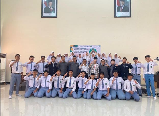 Mahasiswa PPG Bahasa Arab UM Latih Guru SMAI Singosari Terapkan Augmented Reality (AR) 3 Mahasiswa PPG UM.