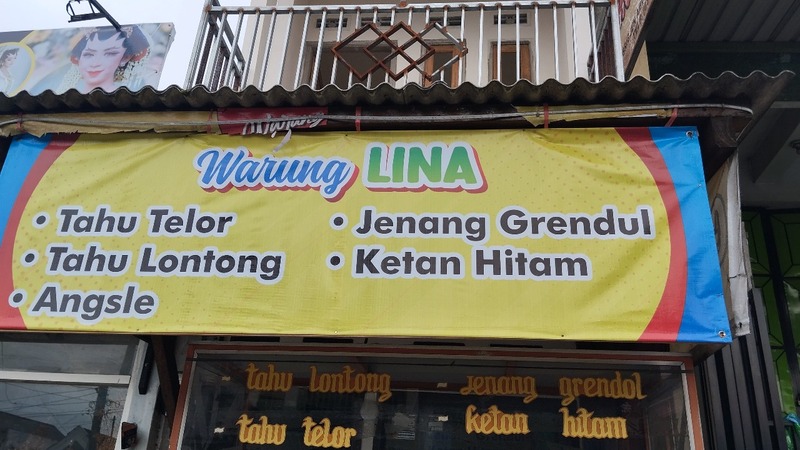 Warung Lina di Pujon jual tahu telur enak.