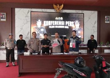 Pelaku perampokan di hutan.