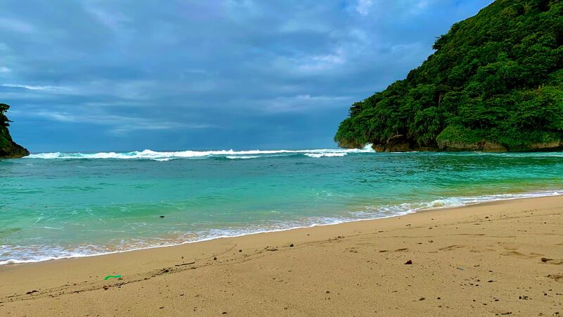 Wisata Teluk Asmara.