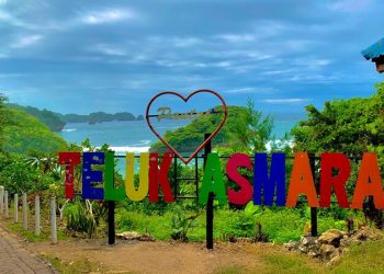 Teluk Asmara.