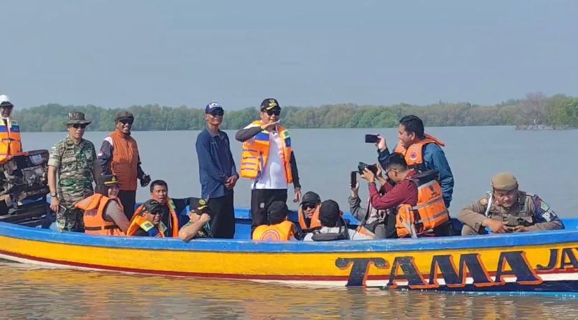 Bupati Sidoarjo sidak tambak.