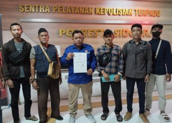 Penahanan ijazah PT TPS Sidoarjo.