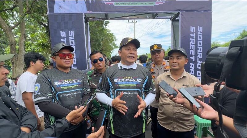 Dragbike Street Race Bareng, Bupati dan Wabup Sidoarjo Tampil Kompak 2 Dragbike Street Race di Sidoarjo.