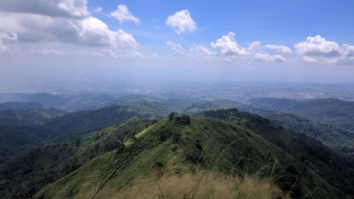 Ramah Pemula! Pesona Bukit Cendono Mojokerto dengan Lanskap Pegunungan Hijau 1 Bukit Cendono Mojokerto