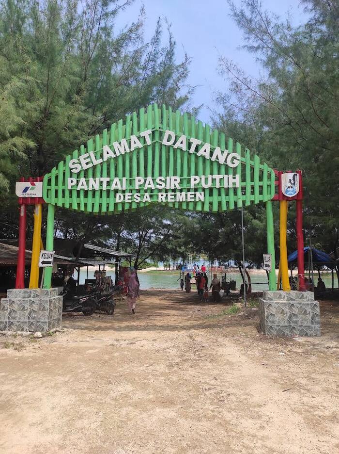 Pantai Remen di Tuban.