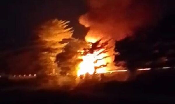 Truk militer terbakar.