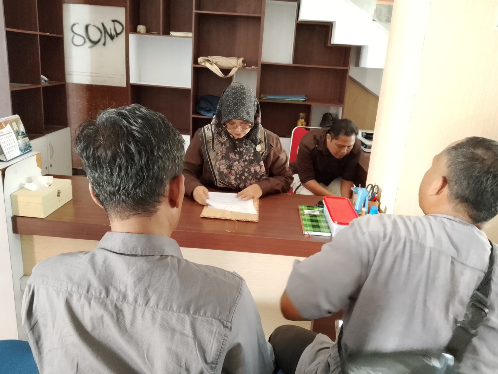 Warga Gumukmas Jember